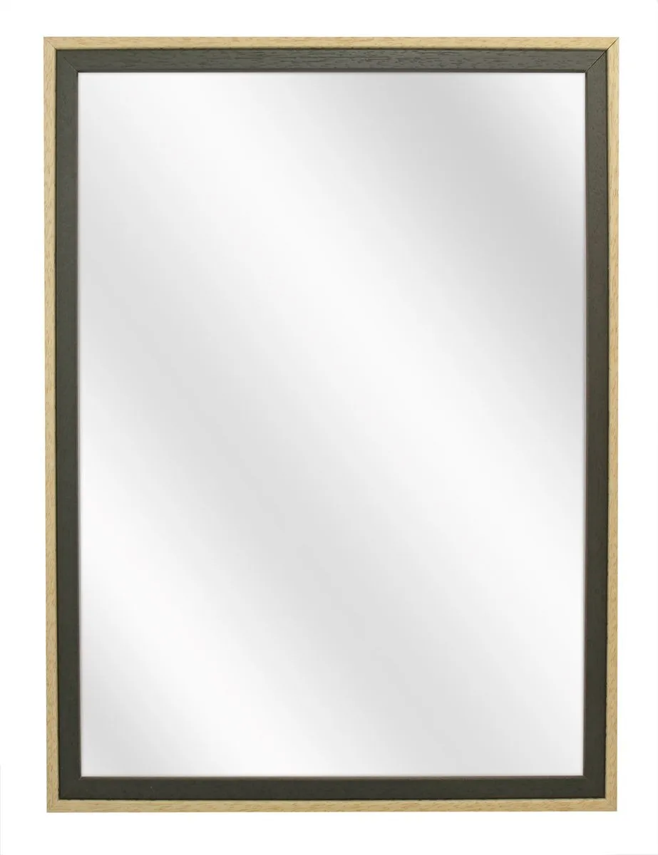 Een stijlvolle tweekleurig (groen en blank) houten spiegel met een vlakke lijstrand van 20 mm.